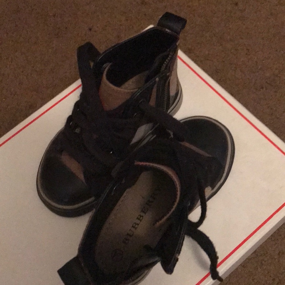 Shoes - Picture 3 of 4